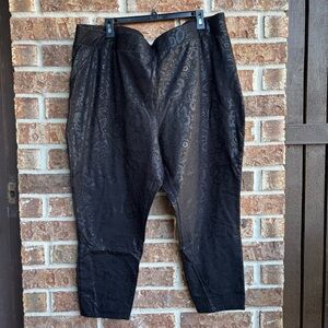 Torrid Black Textured crop leggings size 5